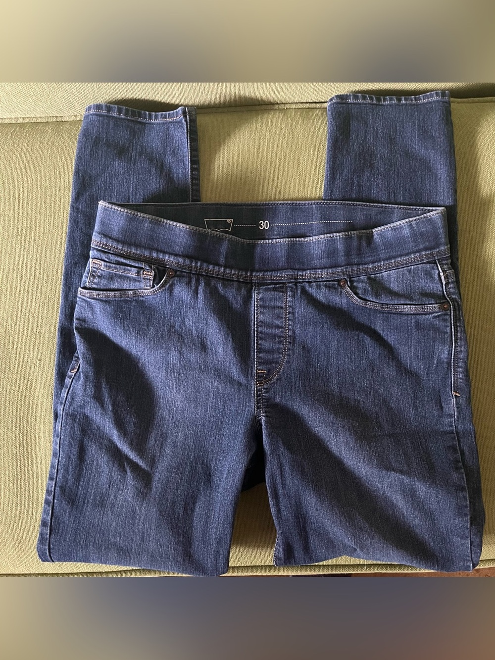 Levi’s women’s stretch denim 🦋 size 30 🦋 EUC!